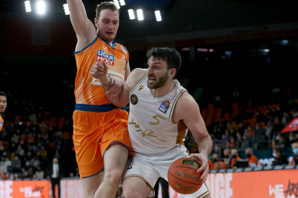 汇聚了来自 汇聚了来自